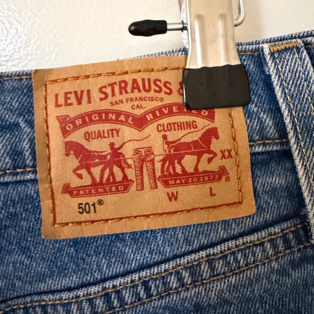 Levi's Jean Shorts - Picture 3 of 4